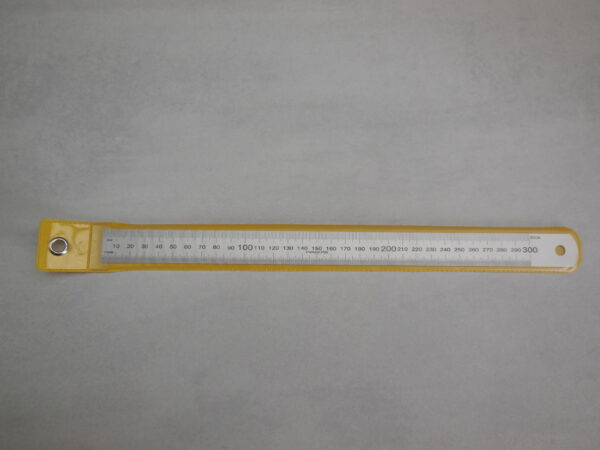 Réglet acier 30 cm de coupe.